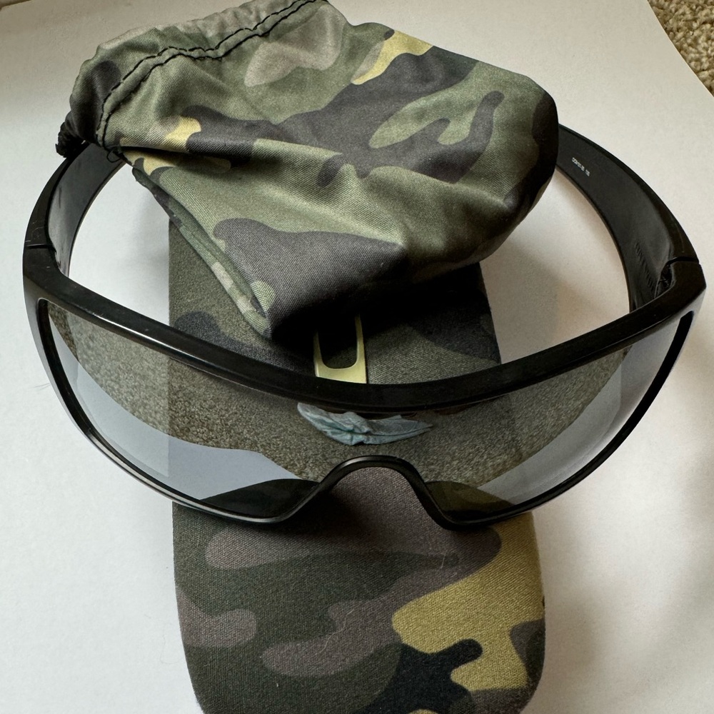 OAKLEY BATWOLF glasses and case
